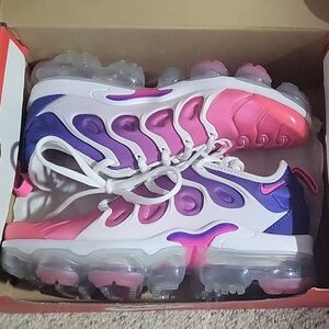 Womens NIKE VAPORMAX PLUS 5.5